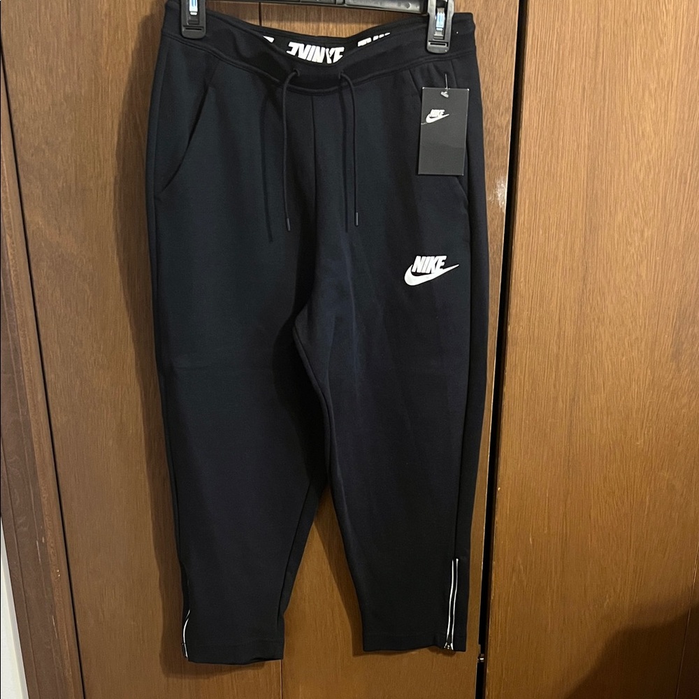 Women’s Capri Nike Black Athletic Pants